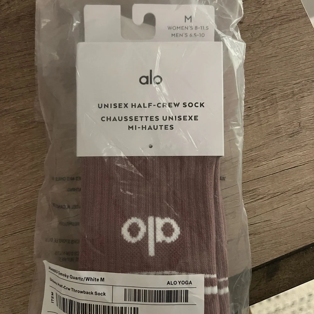 NWT ALO Unisex Half-Crew Throwback Sock Limited Edition Smoky Quartz/White Sz M
